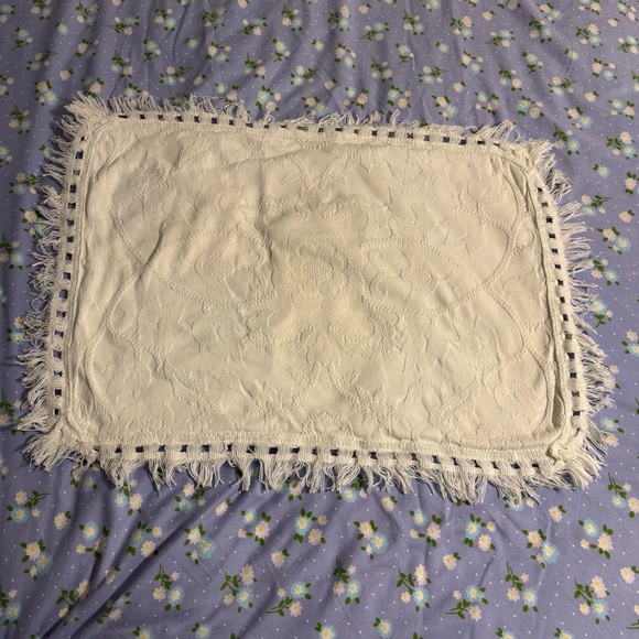 Vtg Crown Crafts White Cotton Matelassé Sham Fringed Floral Texture Made in USA - Picture 2 of 7